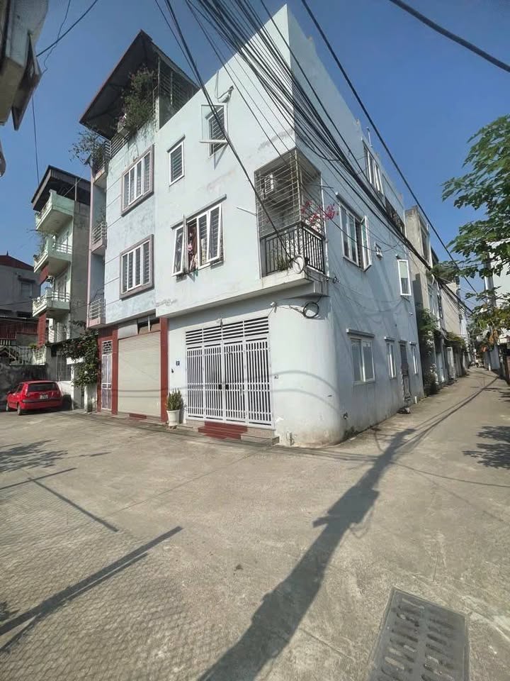 Nhà phố lô góc Đường Bắc Cầu, Long Biên 54m² giá 6.6 tỷ - Tiện ích đỉnh cao, view sông thoáng đãng!