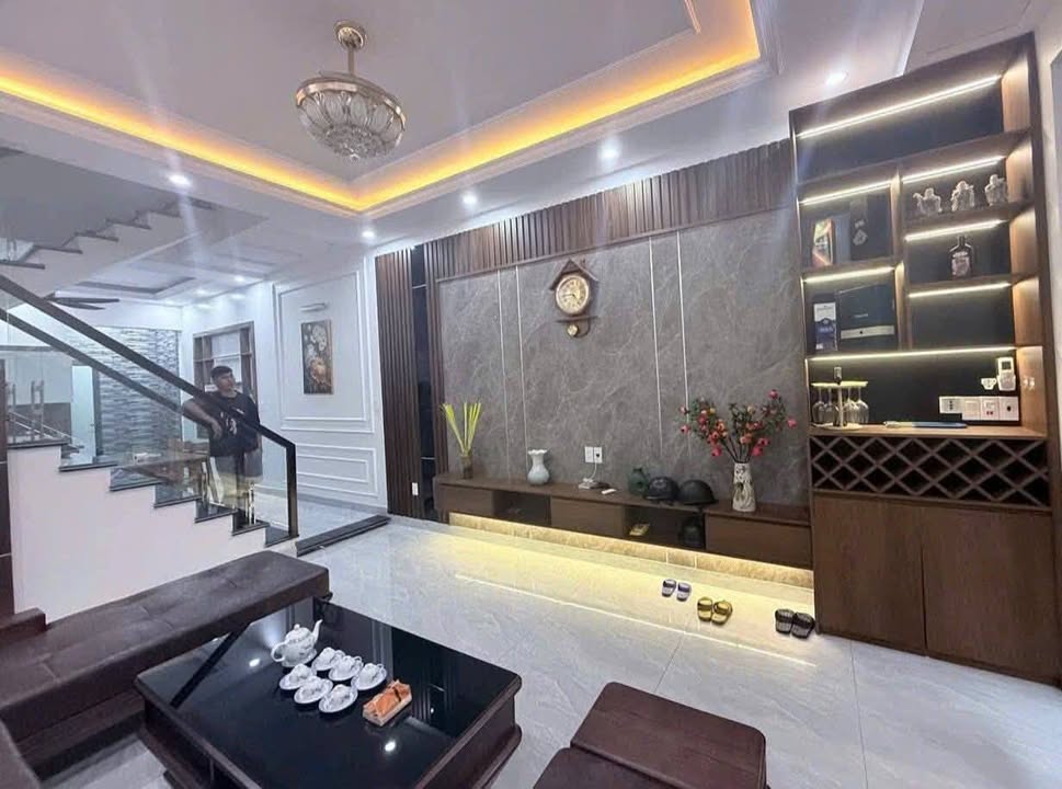 Căn hộ Intracom Vĩnh Ngọc 62m² giá 4.6 tỷ - Full nội thất, view cầu Nhật Tân!