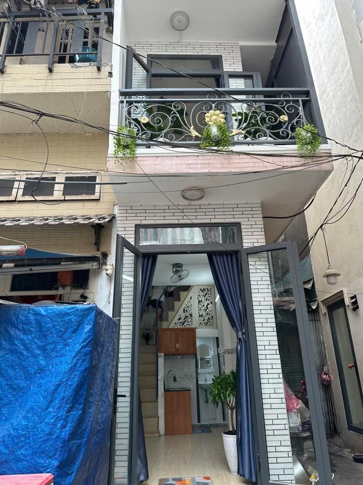 Nhà hẻm Cách Mạng Tháng 8, Quận 3, 12m² giá 2.6 tỷ - Đầu tư sinh lời ngay!