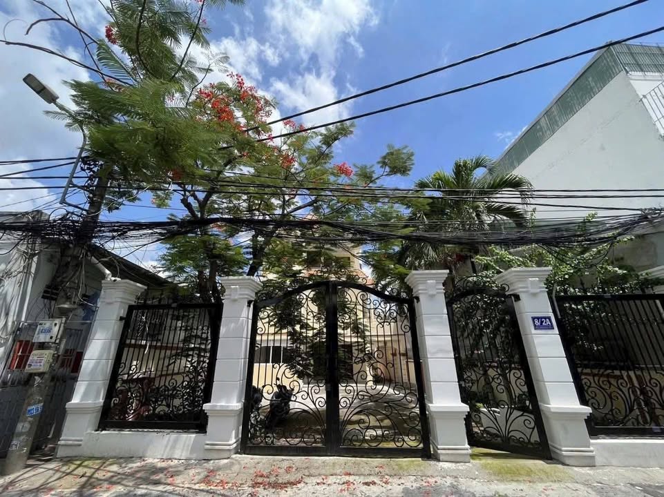 Biệt thự hẻm Bùi Văn Ba, Quận 7, 306m² - Nhà đẹp vào ở ngay!