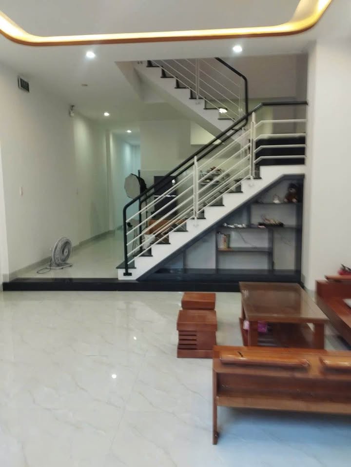 Nhà nguyên căn 3 tầng tại Khu Nam Việt Á - 20 triệu/tháng, không gian lý tưởng cho gia đình hoặc văn phòng!