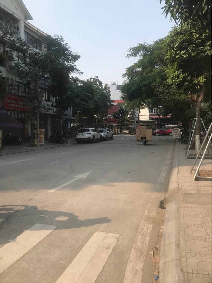 Nhà 4 tầng lô góc Khu D Gleximco 40m² giá 6 tỷ - Ô tô đỗ cửa, gần chợ và trường học!