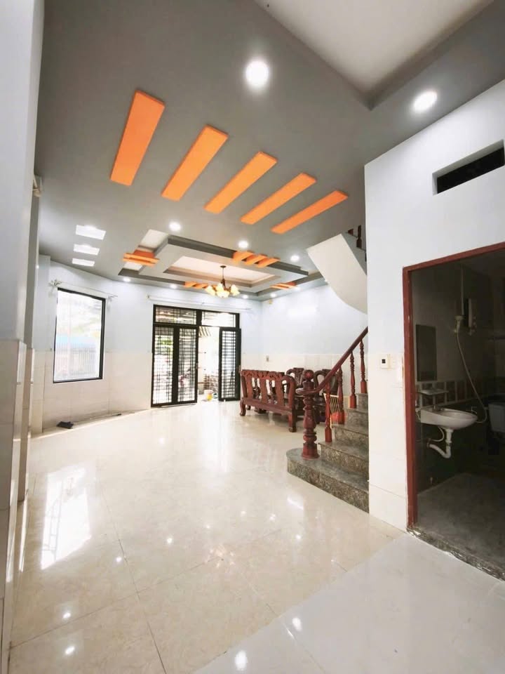 Biệt thự sân vườn cho thuê tại xã Tân Hiệp cũ, Hóc Môn 172m² - Không gian sống lý tưởng!