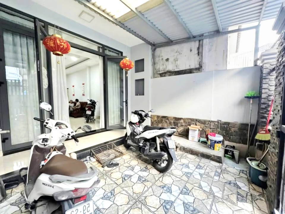 Nhà phố Tân Sơn Nhì, 90m² giá 9 tỷ - Mặt tiền hẻm rộng 7m, đầy đủ tiện nghi!