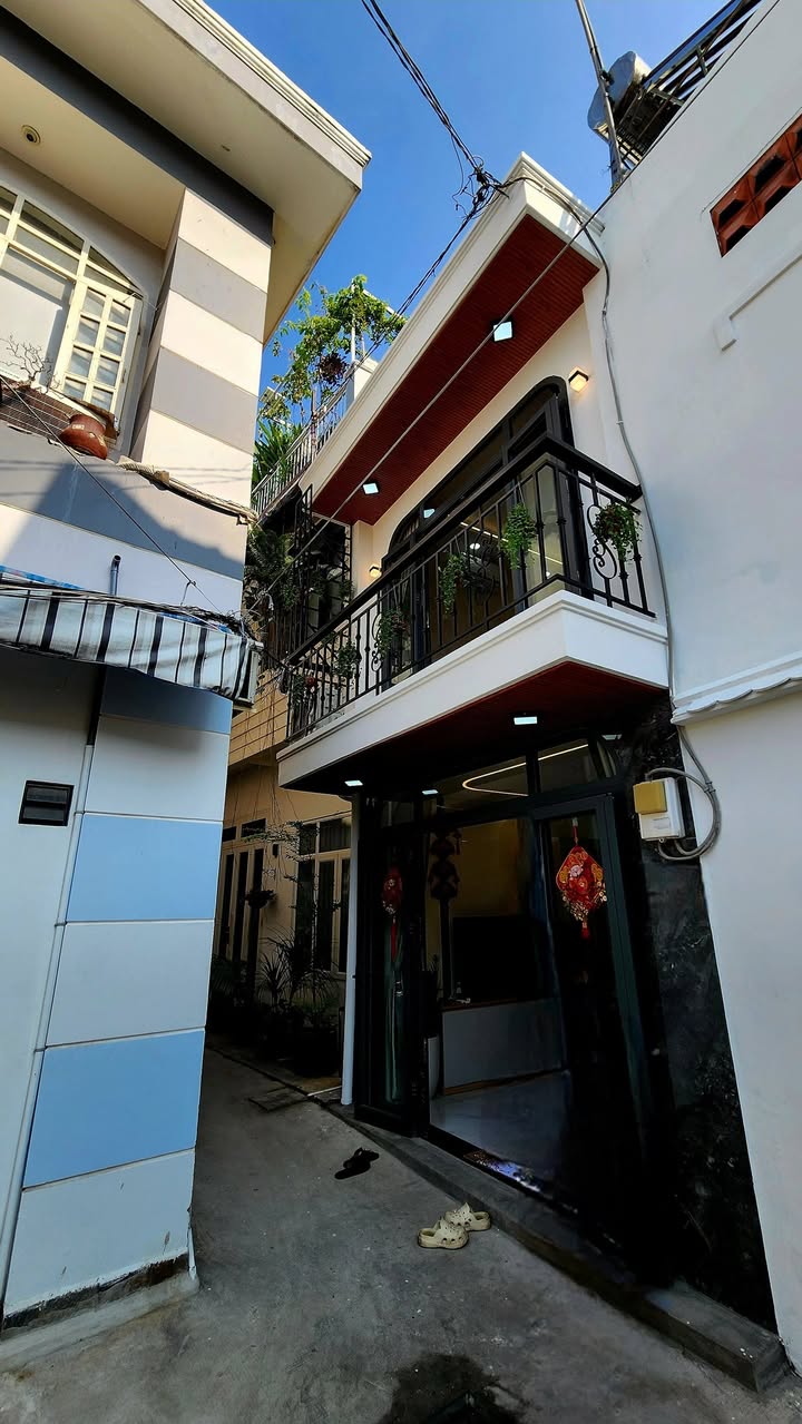 Nhà đẹp Hẻm xe hơi Thích Quảng Đức 60m² giá 5 tỷ - Đón Tết ngay!