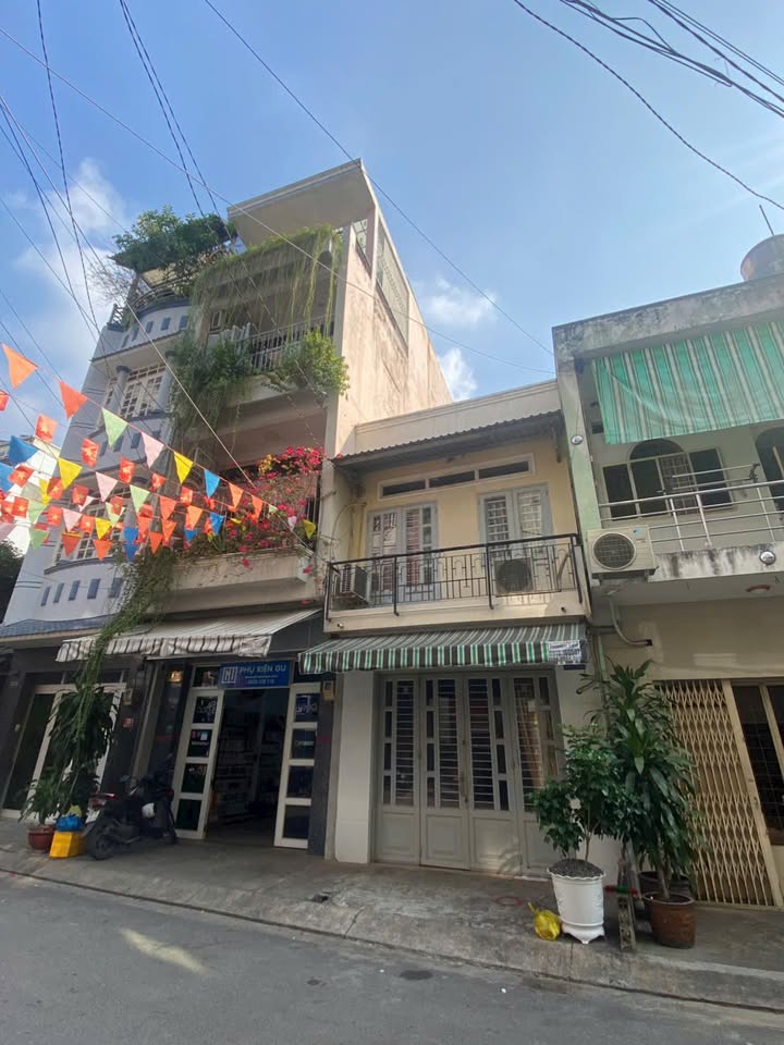 Nhà phố 2 tầng Tân Bình 110m² giá 10 tỷ - Đối diện UBND, vị trí đắc địa!