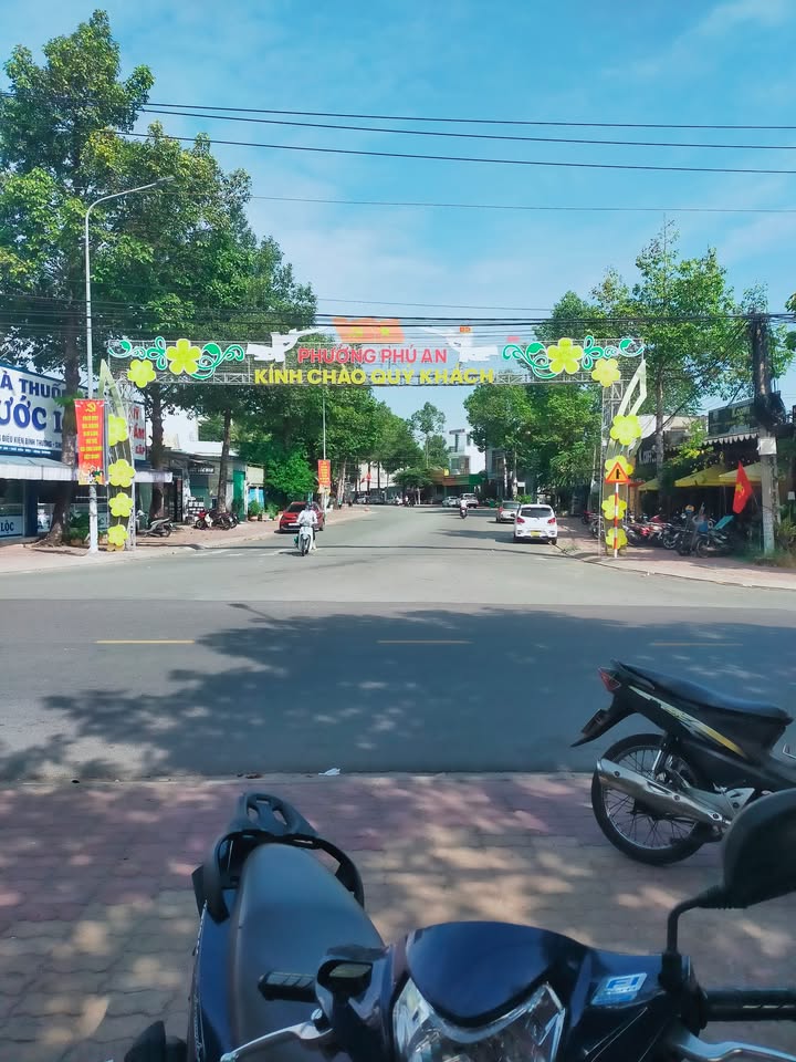 FrontHouse Nguyễn Đức Cảnh, Bến Cát 95m² giá 3 tỷ - Vị trí kinh doanh đắc địa!