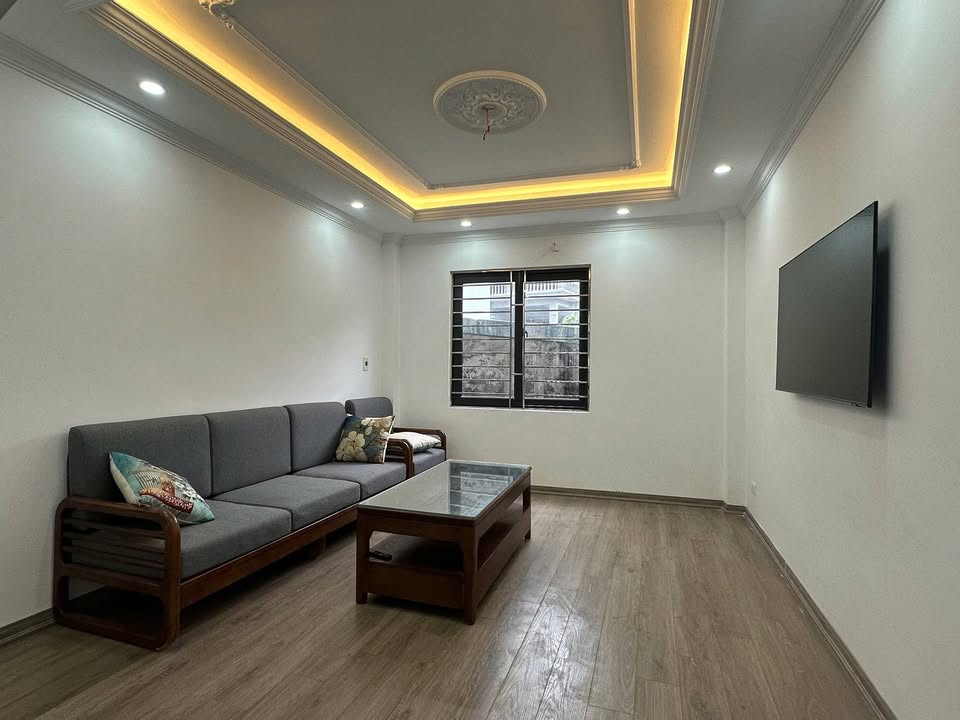 Nhà cho thuê nguyên căn 4.5 tầng tại Thanh Trì 40m² giá 8.5 triệu - Full nội thất mới tinh!