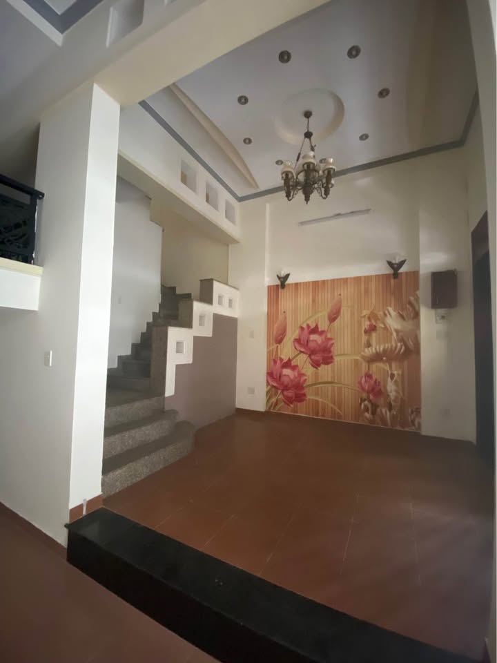 Nhà cho thuê hẻm xe hơi đường 3/2, Quận 10 - Diện tích 72m², giá 4x triệu/tháng!