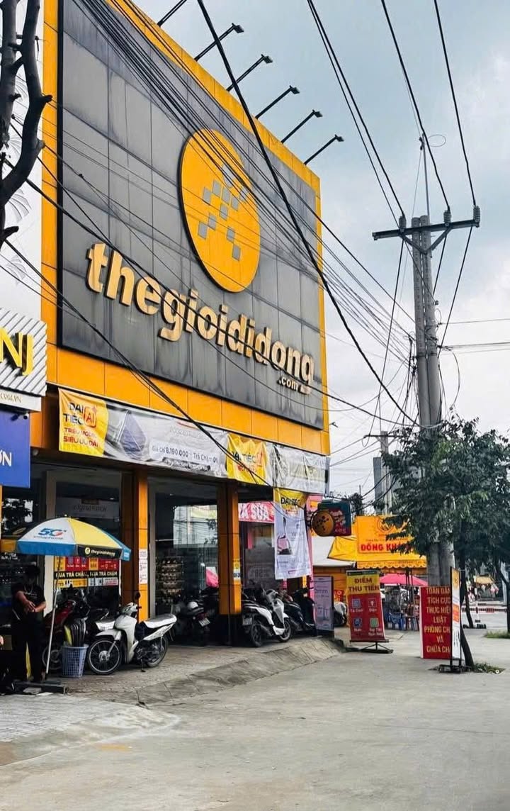 Nhà mặt tiền đường DT743, Dĩ An 300m² giá 7.9 tỷ - Sổ hồng chính chủ, đầu tư sinh lời!