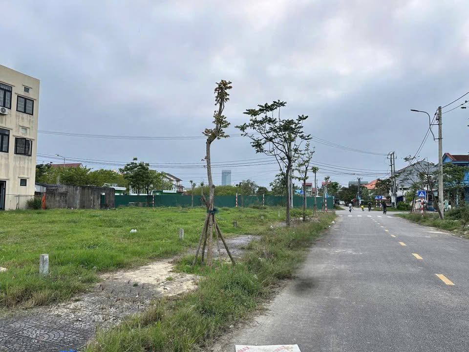 Đất mặt tiền đường số 4 KQH Xuân Phú 100m² giá 4 tỷ - Vị trí đẹp nhất khu vực!