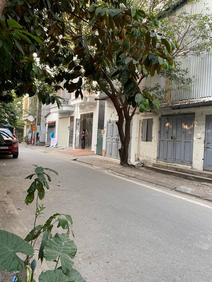 Cho thuê kho văn phòng Lĩnh Nam 70m² giá 13 triệu - Xây mới, ô tô tải đỗ cửa!