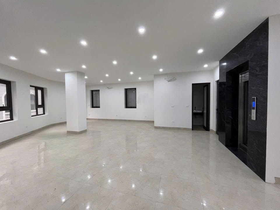 Cho thuê mặt bằng tầng 1 Cầu Giấy 50m² - Căn góc 2 mặt tiền, ô tô đỗ tận cửa!