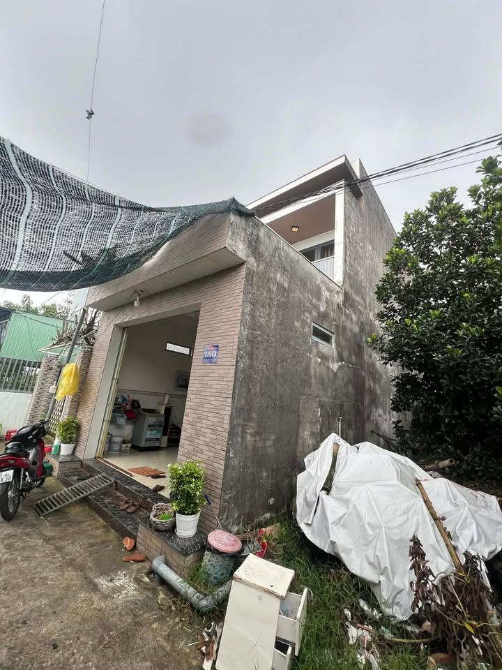 Nhà lầu đẹp tại gx Mẹ Hằng Cứu Giúp, 105m² giá 1.8 tỷ - Nội thất đầy đủ!