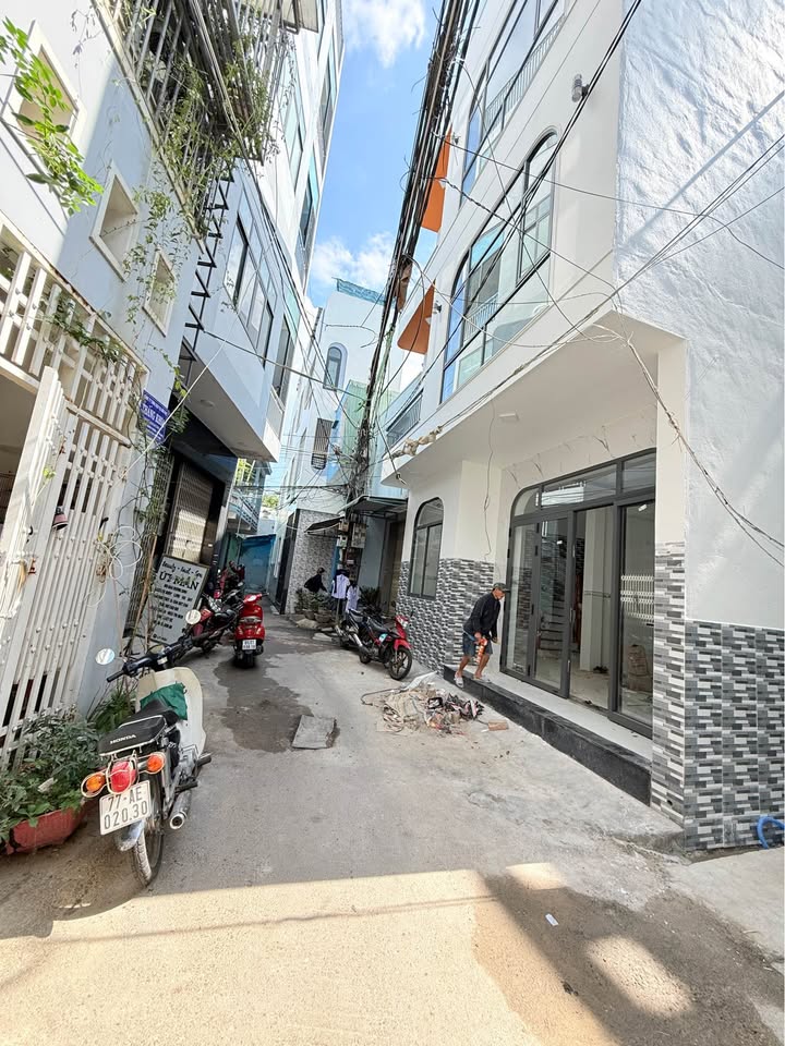 Nhà 3 tầng hẻm ô tô Lê Hồng Phong Quy Nhơn 45m² giá 3.75 tỷ - Sổ đỏ chính chủ!