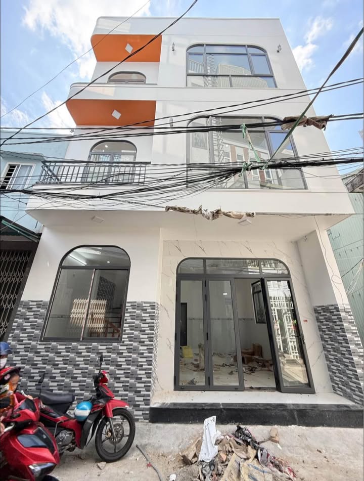 Nhà 3 tầng ôm góc Lê Hồng Phong, 45m² giá 3.85 tỷ - Tiện nghi đầy đủ!