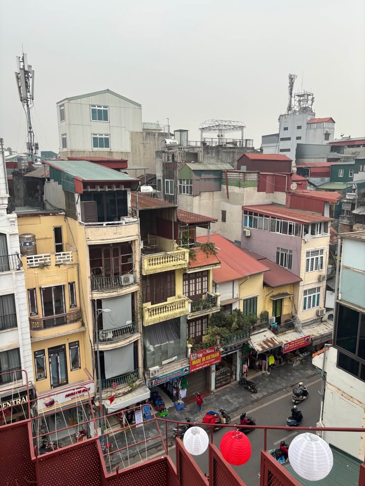 Nhà phố Tạ Hiện, Quận Hoàn Kiếm 60m² giá 20 tỷ - Sổ đỏ chính chủ, không thể bỏ lỡ!