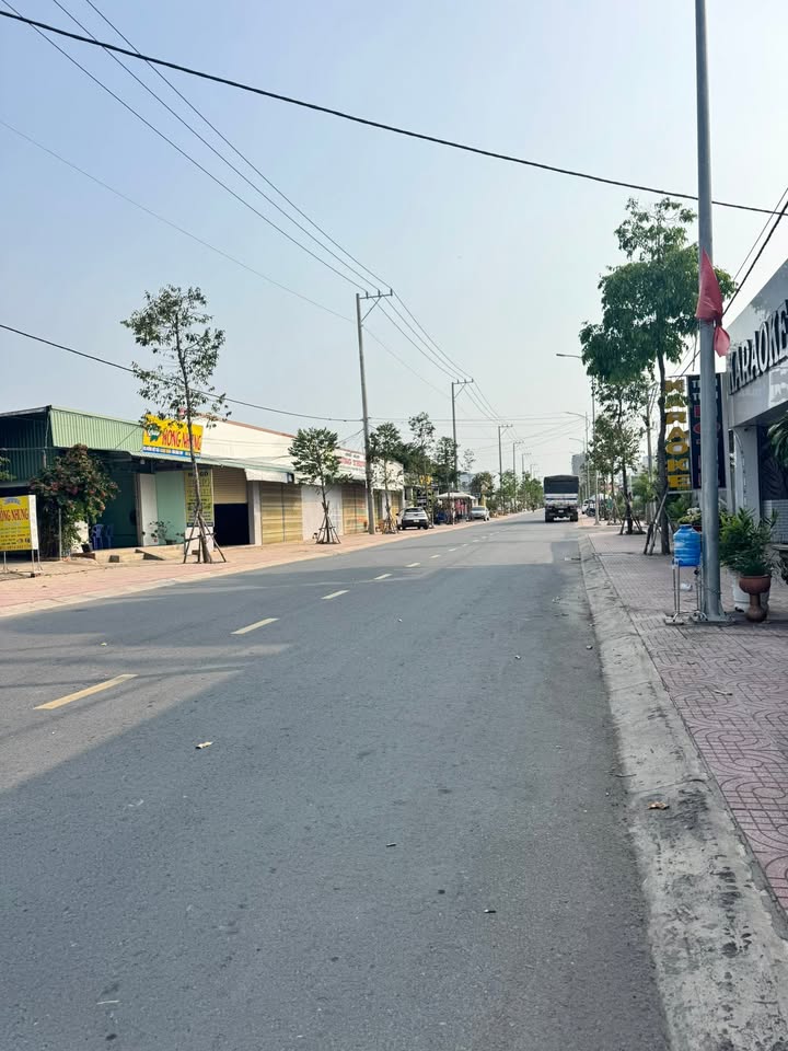 Nhà mặt tiền Đường Việt Cúc, Phường Long Thuận, 100m² - Sổ hồng chính chủ, giá 2.5 tỷ!