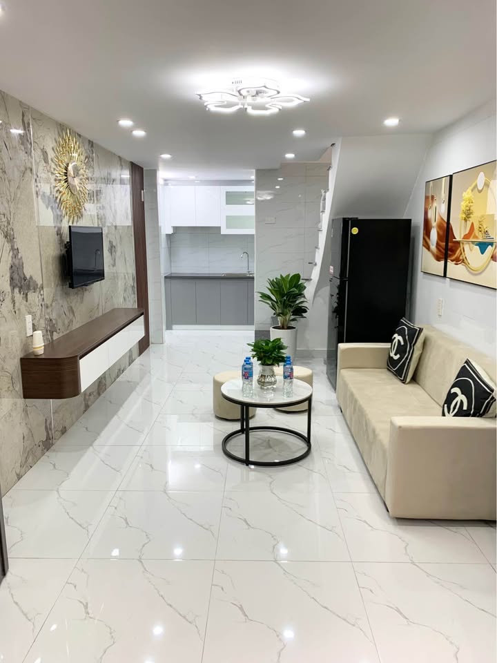 Nhà đẹp ngõ 280 Trần Nguyên Hãn 90m² giá 1.979 tỷ - Sân cổng riêng thoáng mát!