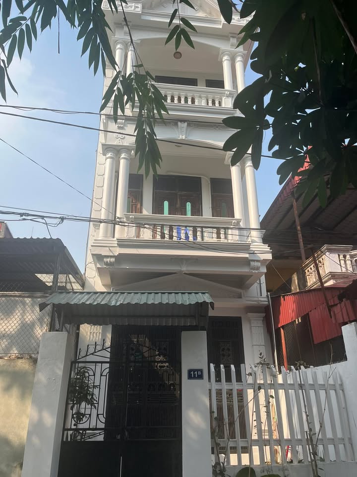 Nhà cho thuê tại 11B ngõ 188 phố Hàm Nghi, 3 phòng ngủ - Sẵn sàng vào ở!