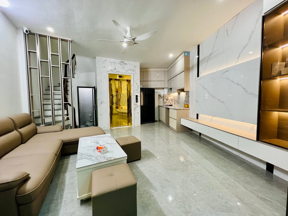 Nhà phố Trần Khát Chân, Quận Hai Bà Trưng 45m² - Nở hậu, thang máy, nội thất đầy đủ!