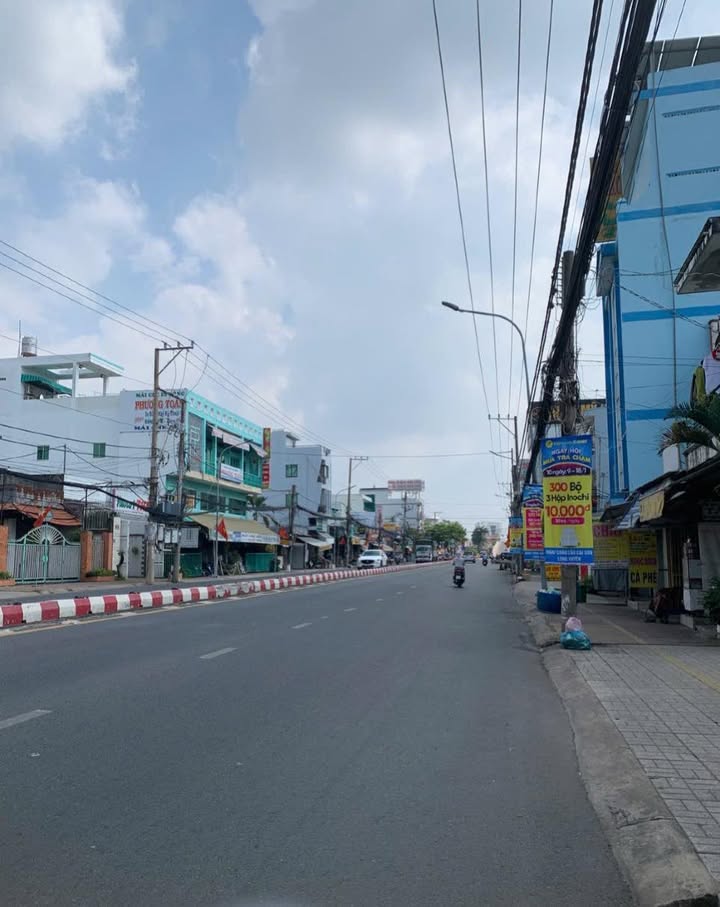 Mặt tiền kinh doanh Đường Trần Hưng Đạo, Bình Đức, 243.5m² - Vị trí đẹp, mua bán nhộn nhịp!