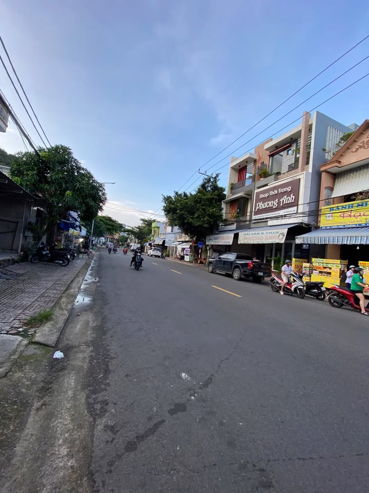 Bán nhà Trần Phú, P.5, Vũng Tàu 120m² giá 5.9 tỷ - Sổ hồng riêng, thương lượng!