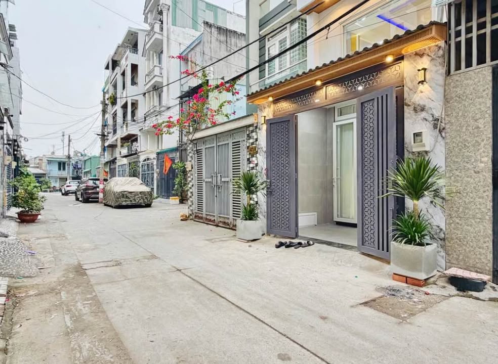 Nhà cho thuê đường Quách Văn Tuấn, Tân Bình 70m² - Không ngập nước, hẻm xe hơi!