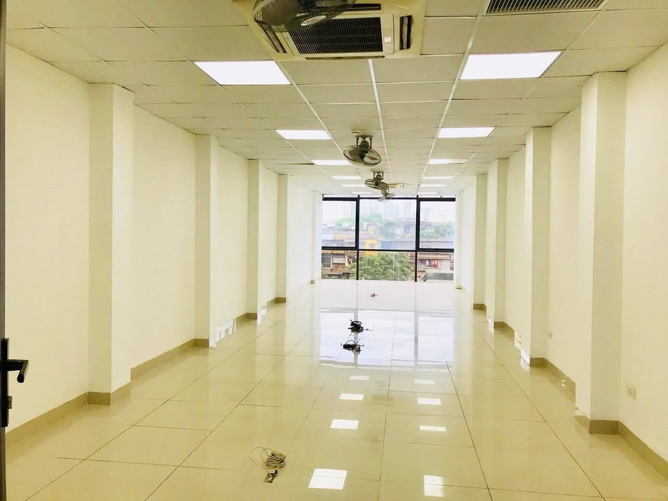 Văn phòng cho thuê 100m² tại Khuất Duy Tiến - Giá chỉ 12 triệu/tháng!