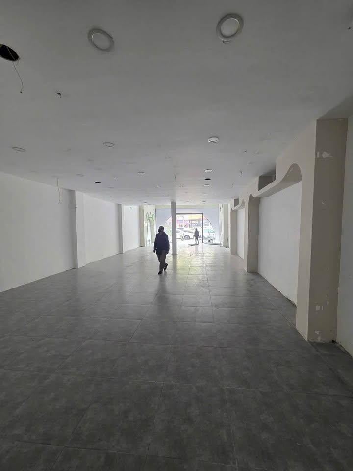 Nhà mặt phố Xã Đàn, Đống Đa 220m² giá 135 triệu - Mặt tiền 7m, vị trí đắc địa!