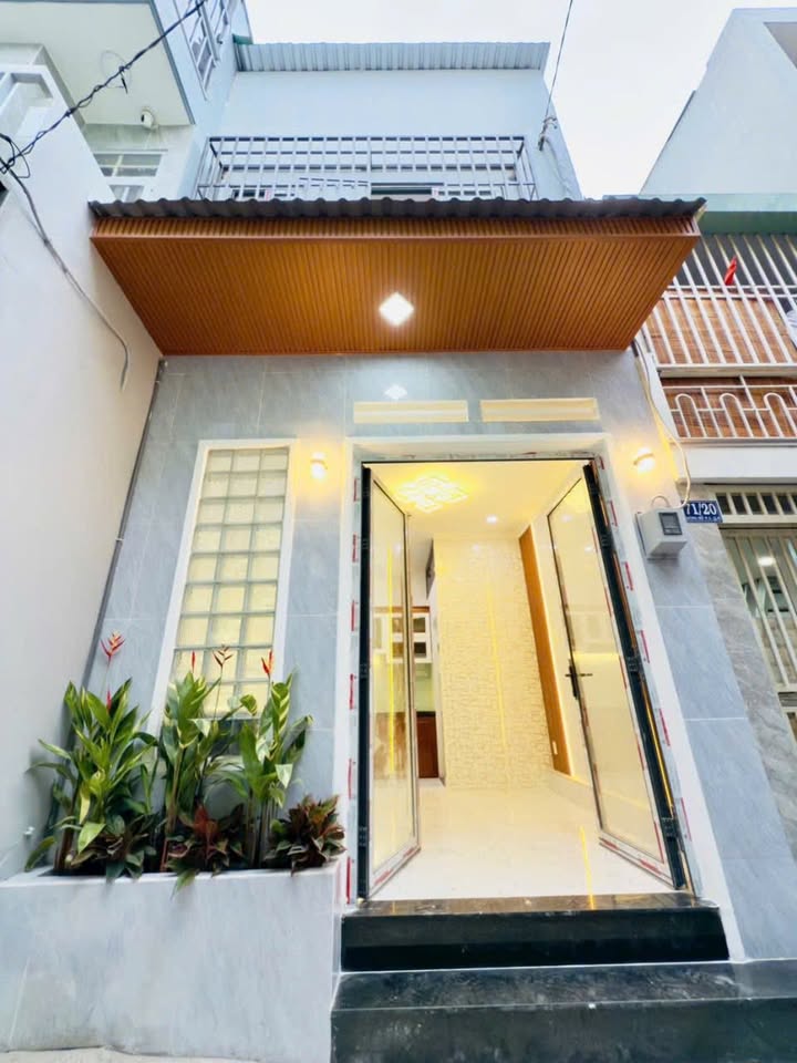 Nhà hẻm thông 3m Phường 4, Quận 8, 18m² giá 2.6 tỷ - Sổ hồng riêng, vào ở ngay!