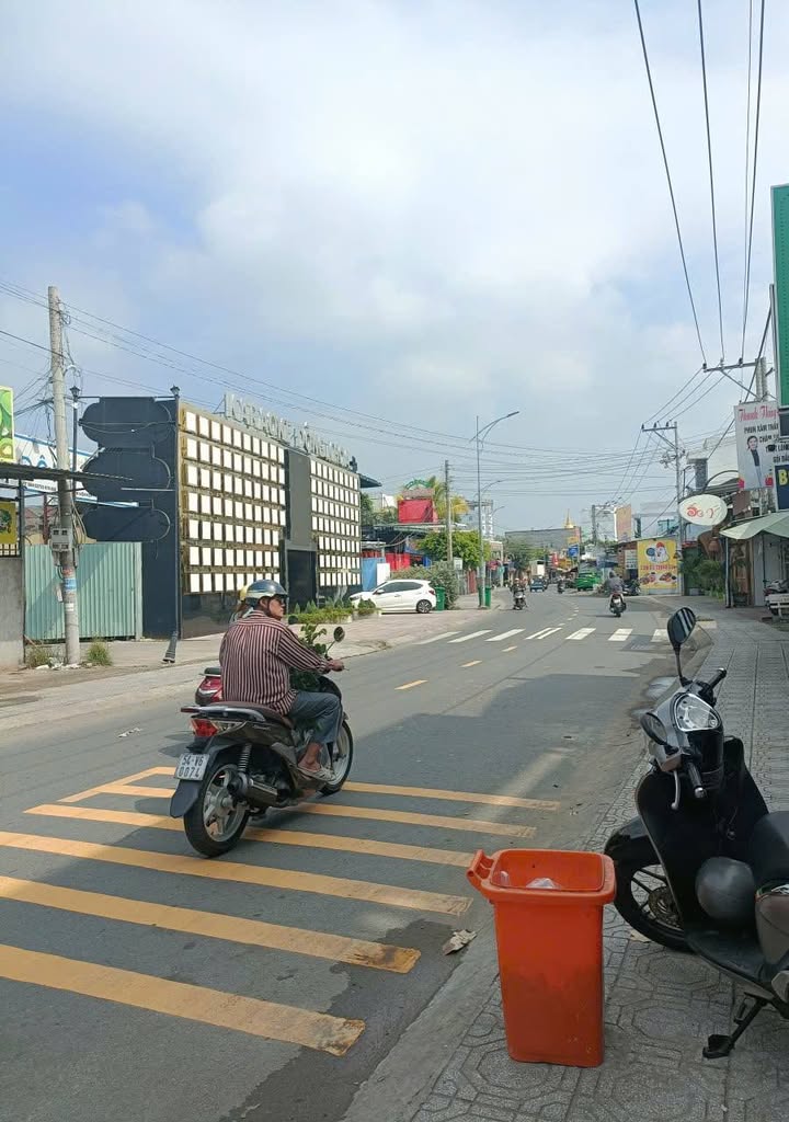 Cho thuê nhà mặt tiền Lê Văn Phẩm, P.6, TP. Cao Lãnh 126m² giá 20 triệu - Vị trí đắc địa, sử dụng ngay!