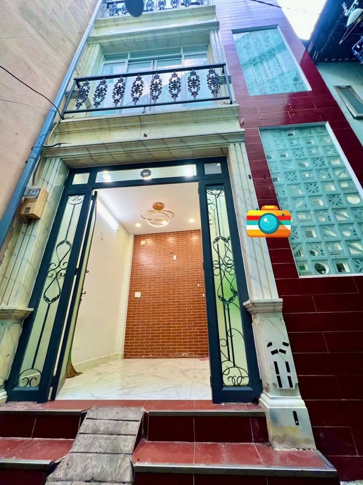 Nhà 3 Tầng Đúc Vĩnh Khánh Quận 4 13.2m² giá 2.4 tỷ - Dọn vào ở ngay!