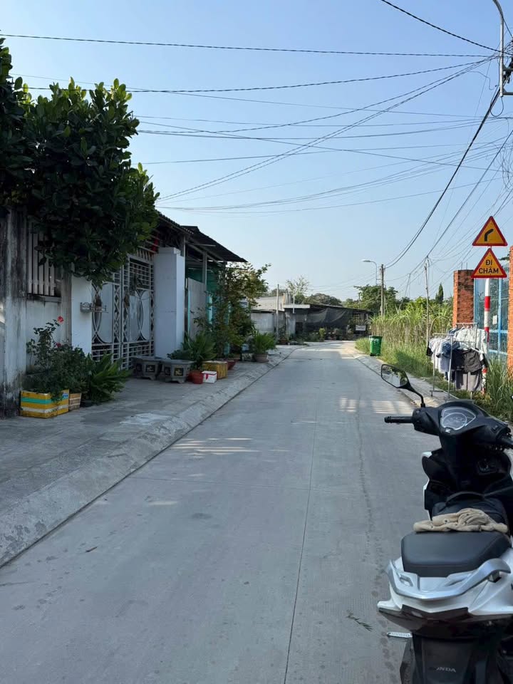 Nhà mặt tiền đường bê tông 100m² xã Tân Thạnh Đông - Cơ hội đầu tư tuyệt vời!