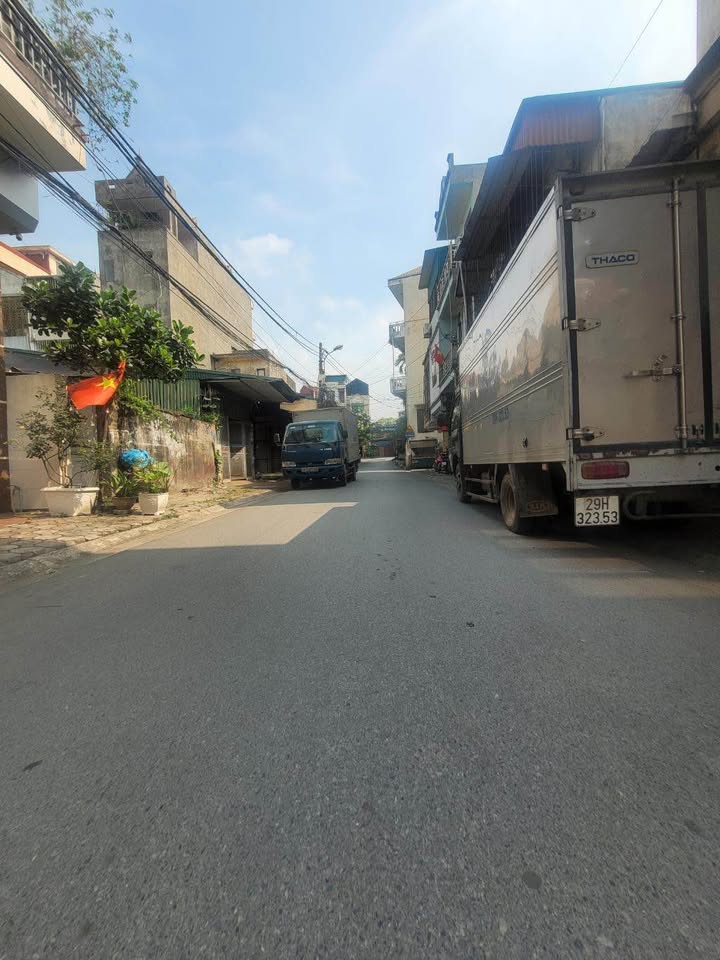 Đất phân lô Yên Viên 105m² giá 10.5 tỷ - Mặt tiền rộng, thoáng đãng!