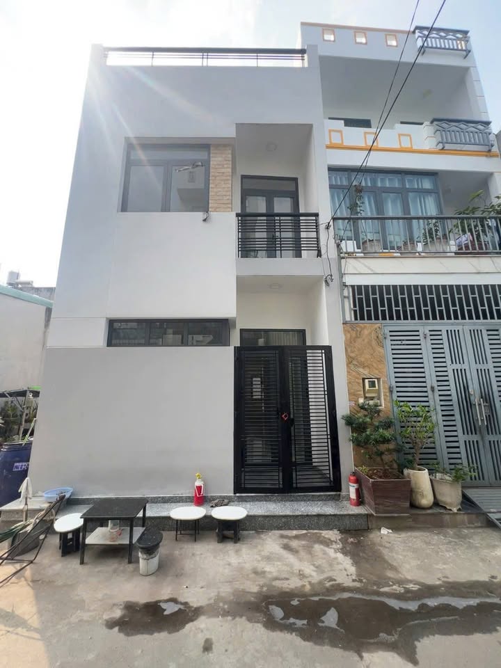 Nhà bán Thủ Đức 55m² giá 4.3 tỷ - Hướng Đông, hoàn công