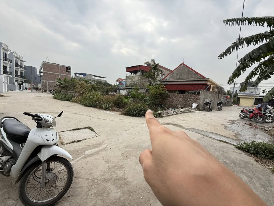 Đất lô góc Lương Quán, Nam Sơn 76m² giá 2.2 tỷ - Đường thông thoáng, tiện ích đầy đủ!