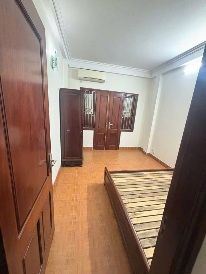 Nhà nguyên căn 3 tầng Bồ Đề 96m² giá 9 triệu - Nhận nhà ngay!