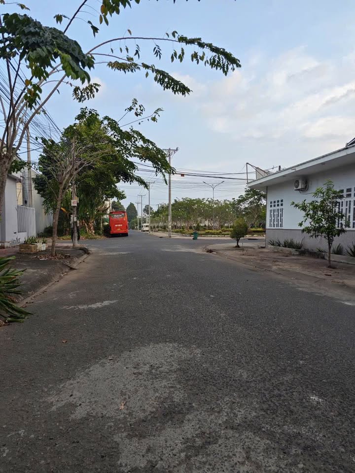 Đất nền khu dân cư Tây Đại Học, An Giang 90m² giá 1.98 tỷ - Hướng Tây Nam, thương lượng nhẹ!