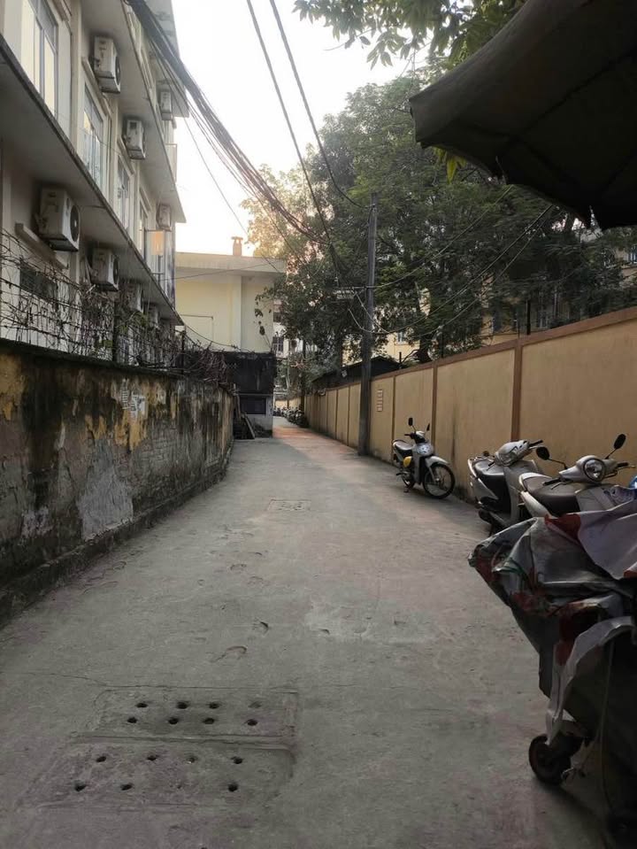 Nhà Đường Láng, Đống Đa 28.5m² giá 5.3 tỷ - Vị trí trung tâm, sẵn sàng vào ở!