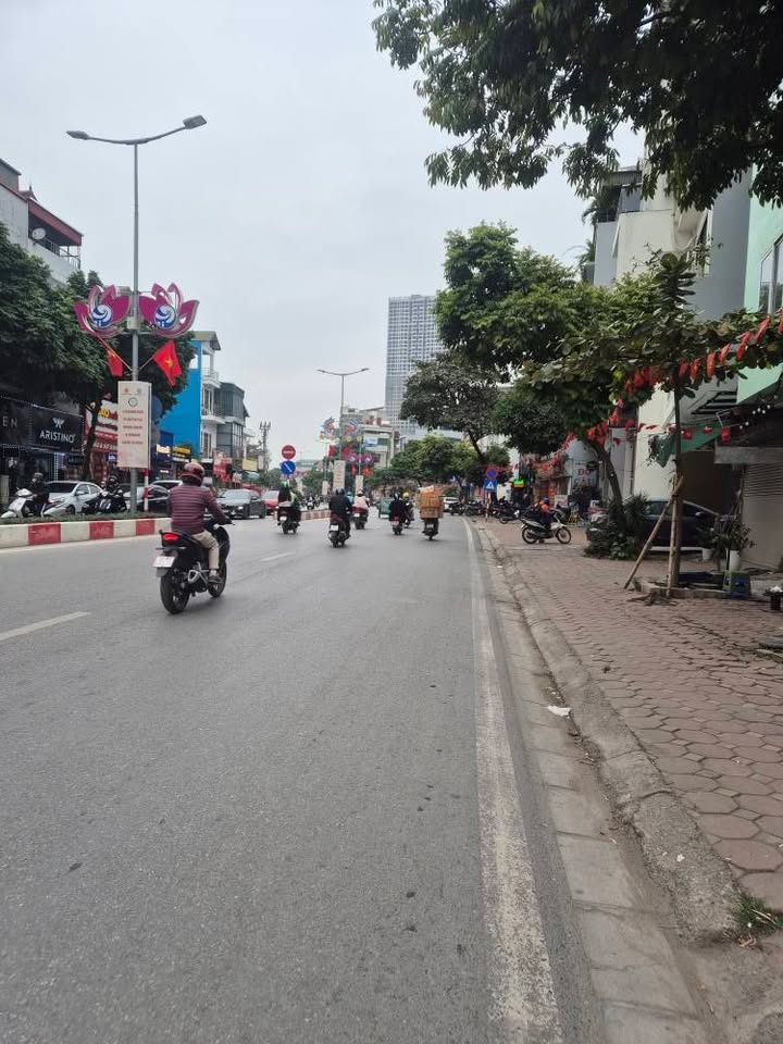 Nhà bán 3 tầng Ngã Tư Vạn Phúc, 72m² - Giá cực hấp dẫn chỉ 19 tỷ!