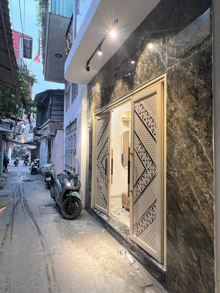 Nhà 4 tầng Văn Chương 36m² giá 7.55 tỷ - Tiện nghi đầy đủ, sẵn sàng vào ở!