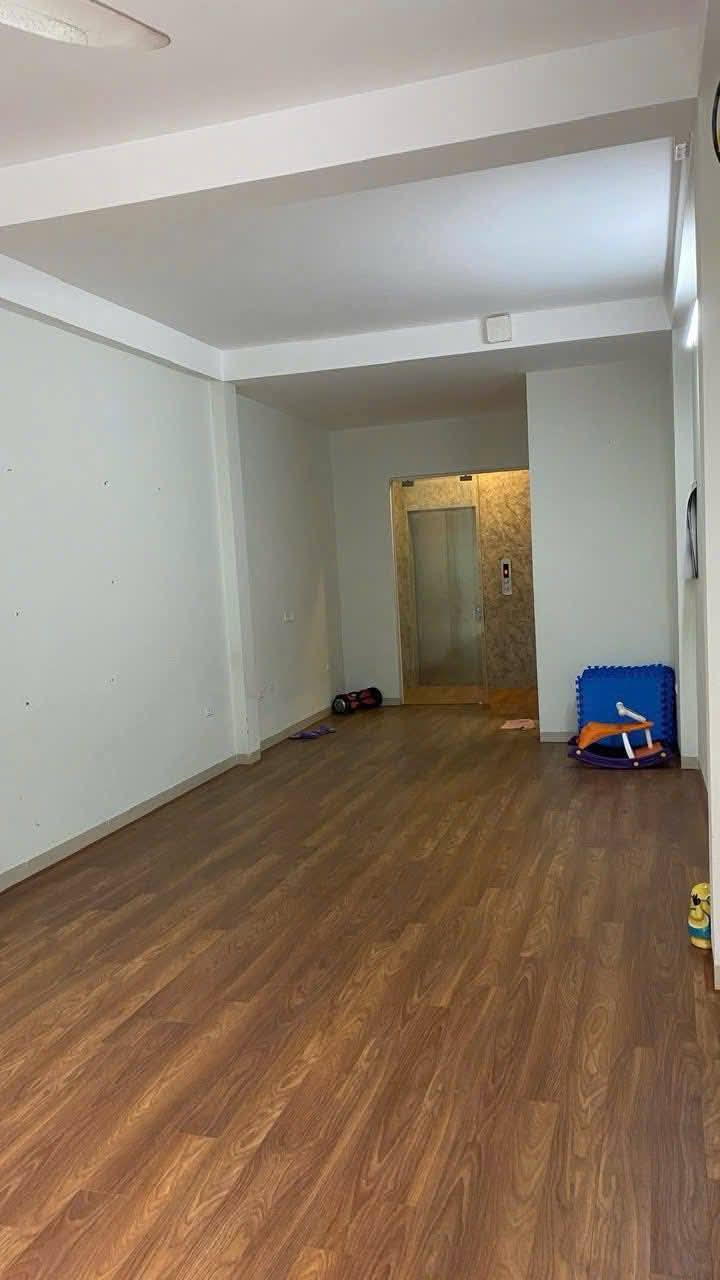 Nhà nguyên căn cho thuê phố Ngọc Lâm 6 tầng - Phù hợp làm văn phòng!