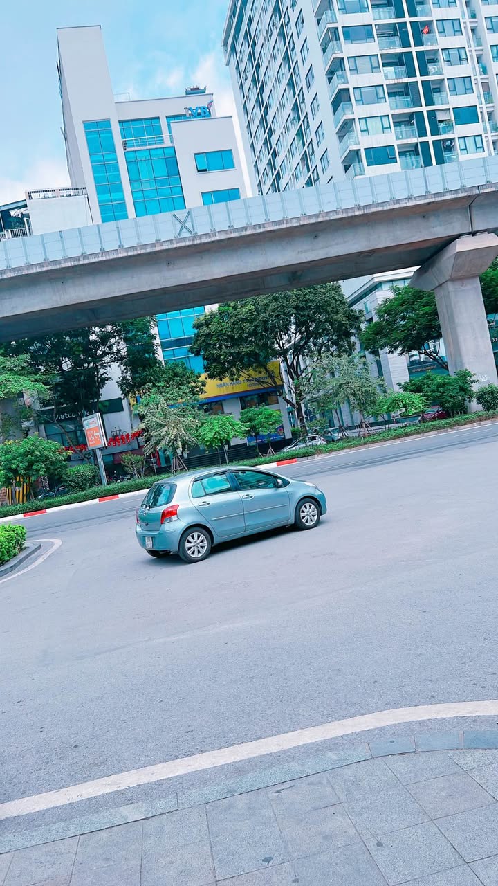 Nhà mặt phố Hoàng Cầu 30m² giá 10.6 tỷ - Vị trí đắc địa, ô tô tránh