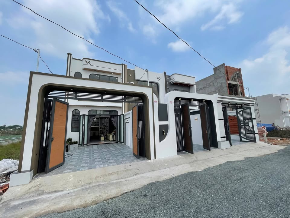 Nhà Lững Hiện Đại Tại Mỹ Lộc, Cần Giuộc 96m² giá 2.28 tỷ - Tiện ích đầy đủ!