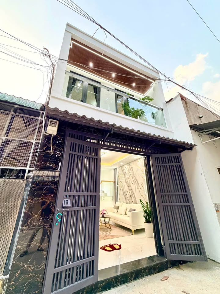 Nhà đẹp hẻm 6m thông Trung Mỹ Tây, Quận 12 - Giá 4,25 tỷ, Full nội thất cao cấp!