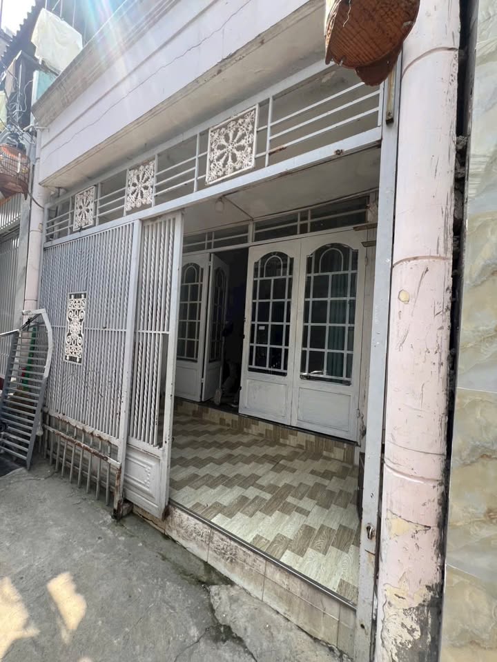 Nhà cho thuê hẻm Nguyễn Văn Quỳ Quận 7 75m² giá chỉ 6 triệu - Tiện nghi đầy đủ!