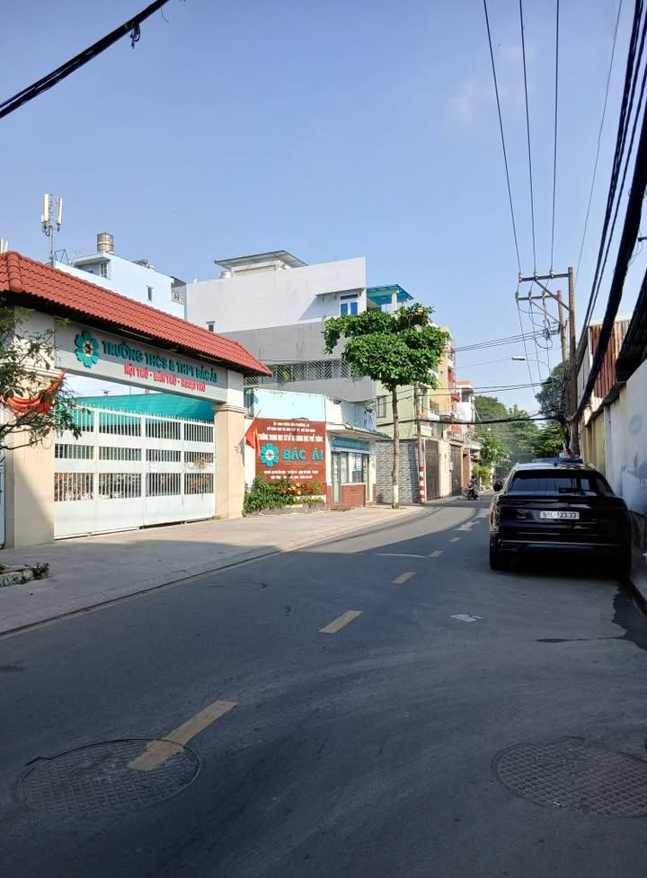 Nhà 3 tầng Gò Cẩm Đệm, Tân Bình 62m² giá 8.8 tỷ - Phong thủy tốt, gần trường học!