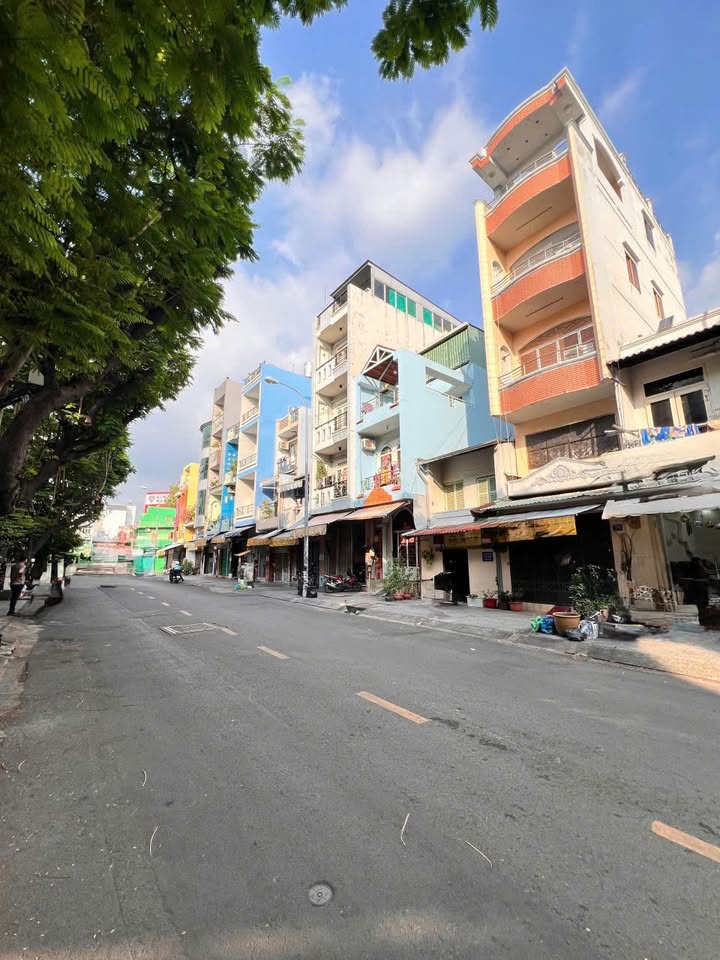 Nhà mặt tiền Nguyễn Chí Thanh, Quận 5, diện tích 90m² giá 16.5 tỷ - Tiện xây mới ngay!