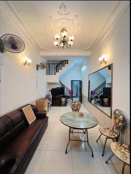 Nhà cho thuê tại Đường Láng, Đống Đa 40m² giá 14 triệu - Không gian sống lý tưởng cho gia đình!